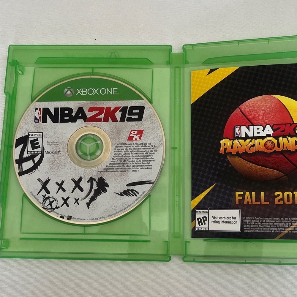 NBA 2K19 Xbox One Game with Case - Picture 3 of 4